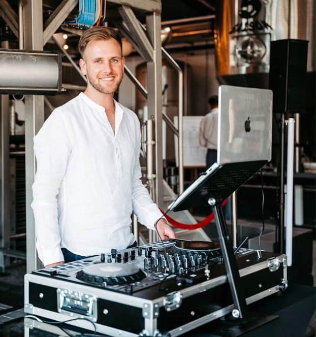 Dennis Brandenburg – DJ Dennz in Aktion